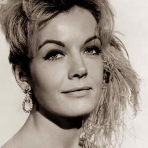Joanna Barnes