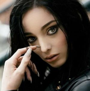Emma Dumont