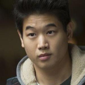 Ki Hong Lee